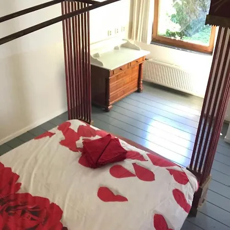 Bed Of Roses 4*